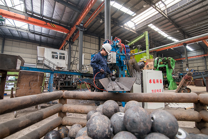 永安网架配件-螺栓球加工车间